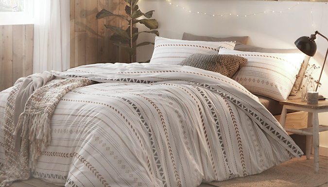 Cabin Stripe Terracotta Bed Duvet Set - 4 Sizes