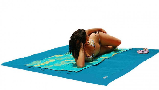 Magic Sand-Free Beach Mat - 6 Colours & 2 Sizes at Go Groopie