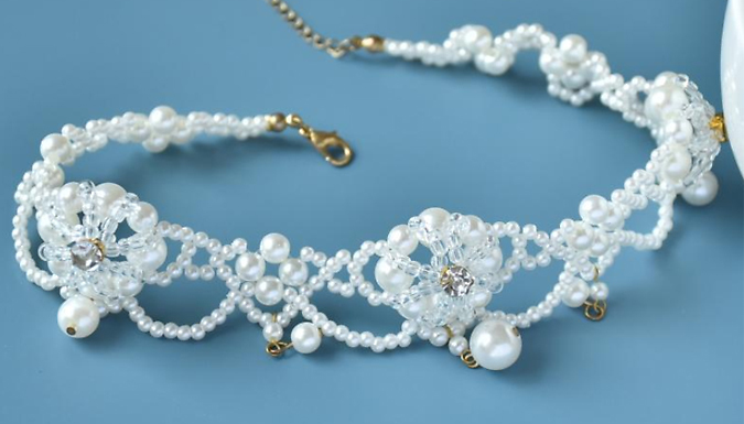 Vintage-Inspired Faux Pearl Necklace