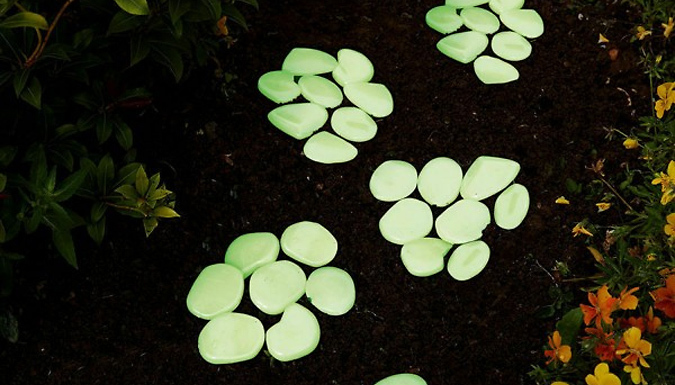100 x Glow-In-The-Dark Garden Pebbles - 7 Colours