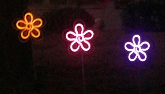 Solar-Powered Flower Garden Stake Light - 1, 2 or 4-Pack!