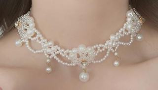 Vintage-Inspired Faux Pearl Necklace