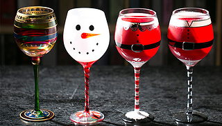 Set of 2 or 4 Christmas Wine Glasses
